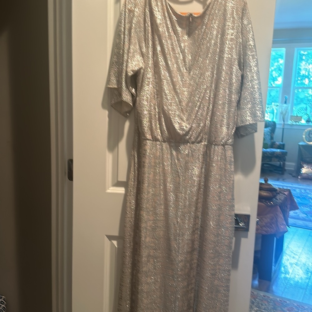 Dress - Picture 4 of 9